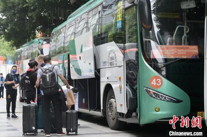 下半场回来广厦进攻依旧打得顺风顺水，四川难以跟上节奏，场上分差继续被拉大，最后一节沦为垃圾时间，双方都主要派出替补练兵，最终广厦132-101大胜四川，四川遭遇4连败。